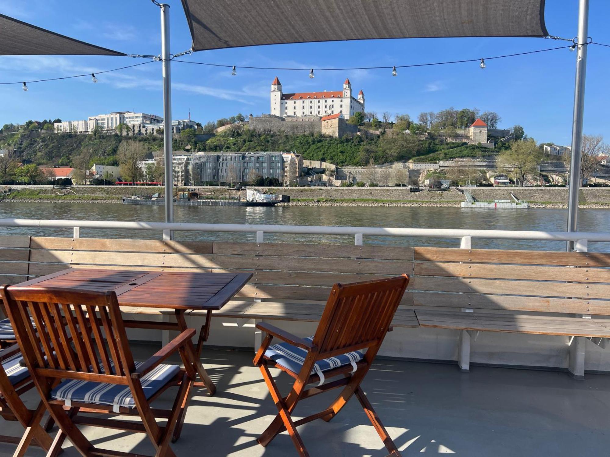Orient Express Istanbul By Zazi Apartment Bratislava Bagian luar foto